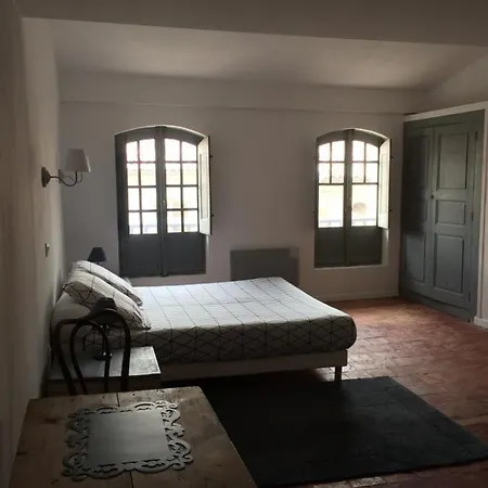 Alojamento de Acomodação e Pequeno-almoço Le M Maison D Hôtes Riez