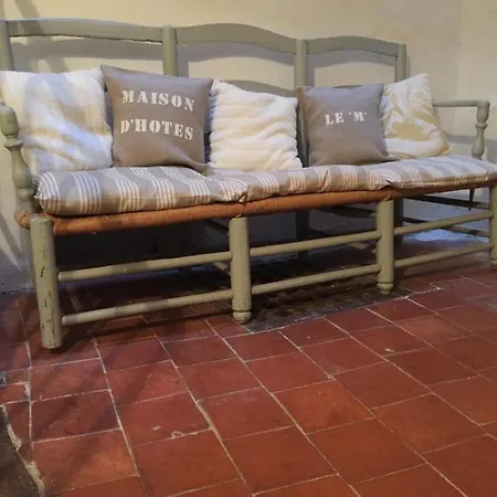 Alojamento de Acomodação e Pequeno-almoço Le M Maison D Hôtes Riez