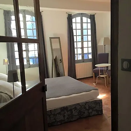 Alojamento de Acomodação e Pequeno-almoço Le M Maison D Hôtes Riez