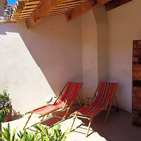Alojamento de Acomodação e Pequeno-almoço Le M Maison D Hôtes Riez